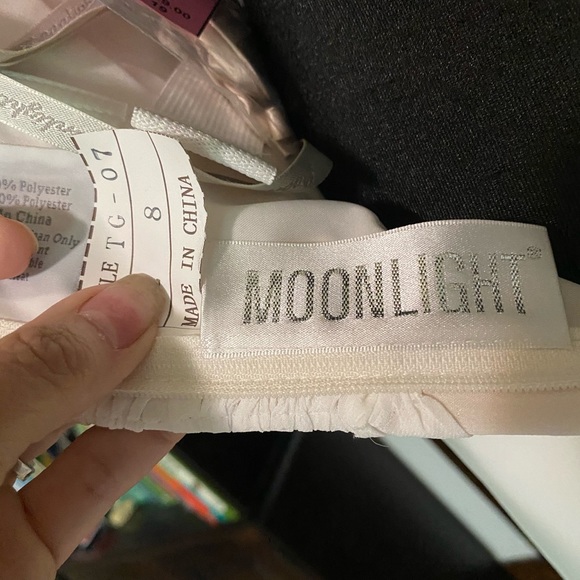 Moonlight Wedding Dress Sz 8. NWT - Picture 8 of 10